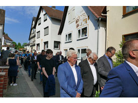 Fronleichnamsprozession durch die Straßen von Naumburg (Foto: Karl-Franz Thiede)